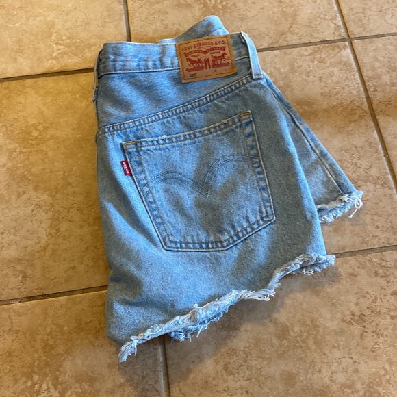 Gently Used Women’s Levi’s 501 Original Short Shorts - Picture 3 of 7